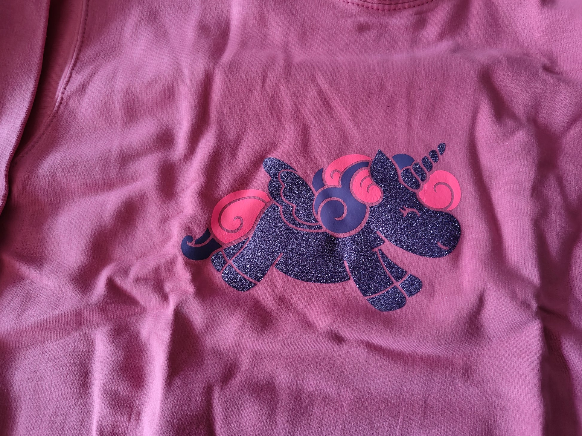Mooie hoodie met unicorn opdruk maat 12 - 13 jaar.
