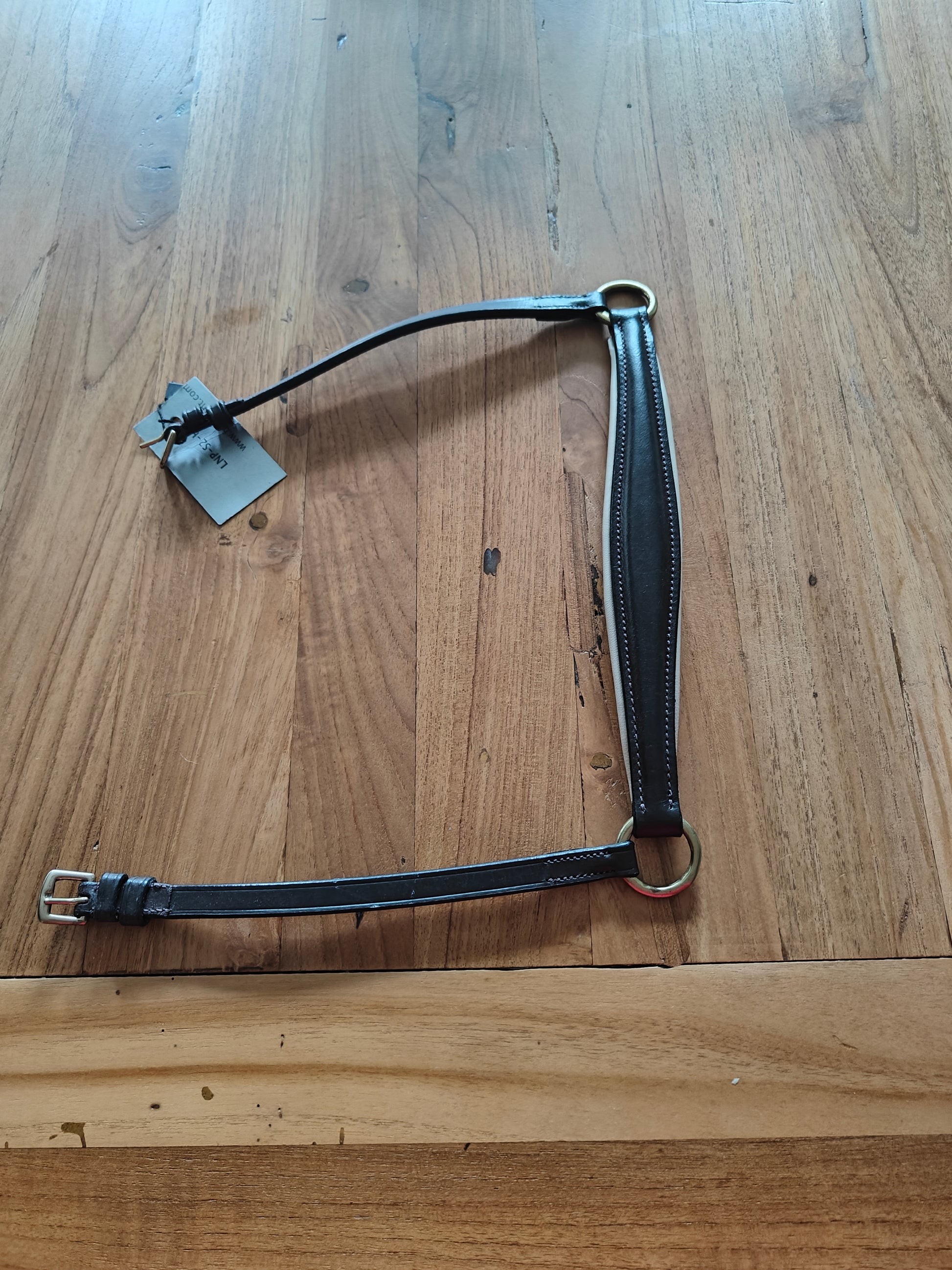 Bridle2fit lage neusriem bruin creme onderlegd